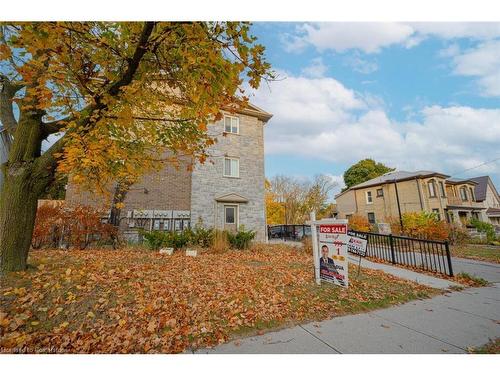 3-122 Courtland Avenue E, Kitchener, ON - Outdoor