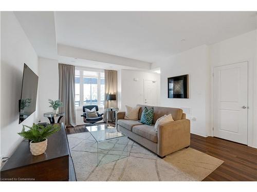 10-2255 Mcnab Lane, Mississauga, ON - Indoor Photo Showing Living Room