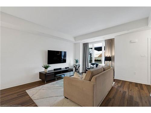 10-2255 Mcnab Lane, Mississauga, ON - Indoor Photo Showing Living Room