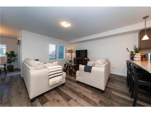 540 Bellflower Court, Milton, ON - Indoor Photo Showing Living Room