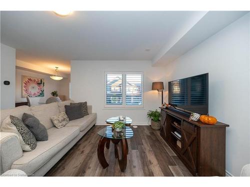 540 Bellflower Court, Milton, ON - Indoor Photo Showing Living Room