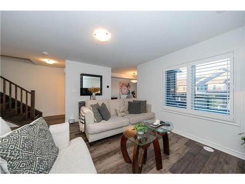 540 Bellflower Court, Milton, ON - Indoor Photo Showing Living Room