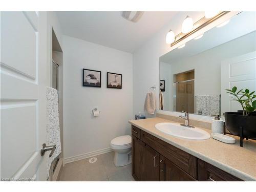 540 Bellflower Court, Milton, ON - Indoor Photo Showing Bathroom