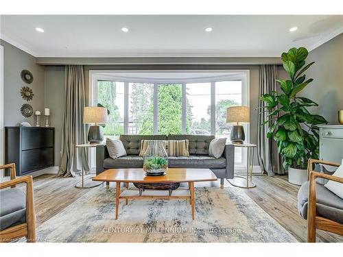 409 Scarsdale Crescent, Oakville, ON - Indoor Photo Showing Living Room