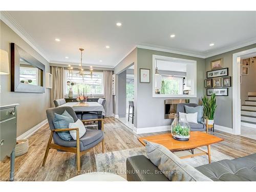 409 Scarsdale Crescent, Oakville, ON - Indoor Photo Showing Living Room