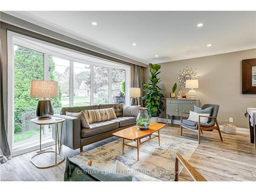 409 Scarsdale Crescent, Oakville, ON - Indoor Photo Showing Living Room