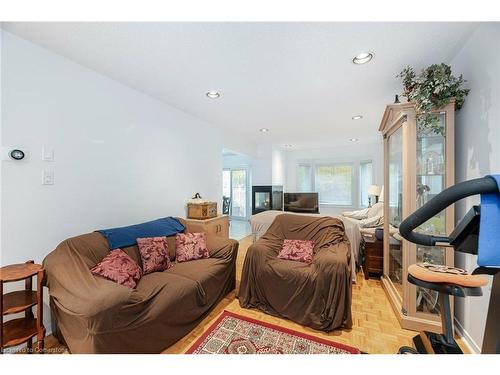 5528 Woodchase Crescent, Mississauga, ON - Indoor Photo Showing Living Room