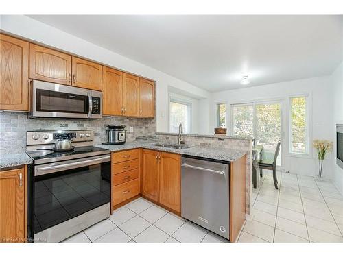 5528 Woodchase Crescent, Mississauga, ON - Indoor Photo Showing Kitchen With Double Sink