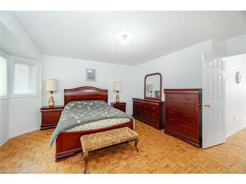 5528 Woodchase Crescent, Mississauga, ON - Indoor Photo Showing Bedroom