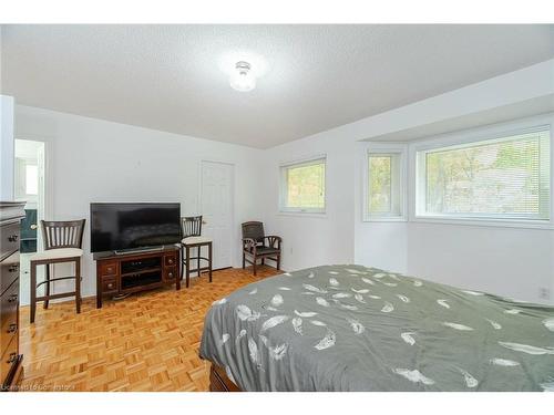 5528 Woodchase Crescent, Mississauga, ON - Indoor Photo Showing Bedroom