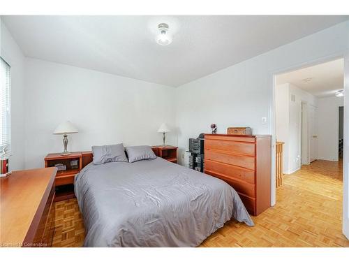 5528 Woodchase Crescent, Mississauga, ON - Indoor Photo Showing Bedroom