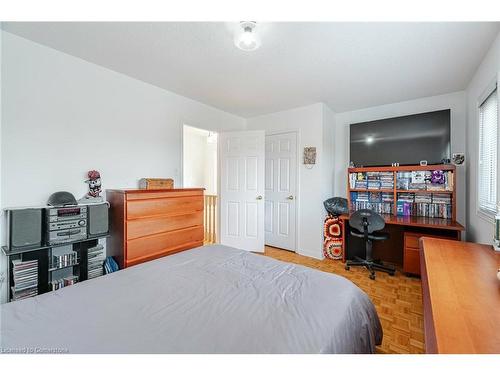 5528 Woodchase Crescent, Mississauga, ON - Indoor Photo Showing Bedroom