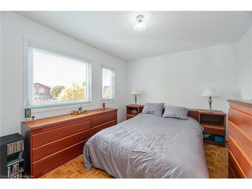 5528 Woodchase Crescent, Mississauga, ON - Indoor Photo Showing Bedroom