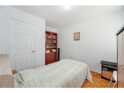 5528 Woodchase Crescent, Mississauga, ON - Indoor Photo Showing Bedroom