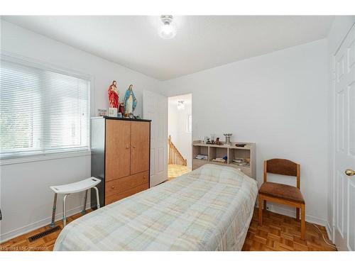 5528 Woodchase Crescent, Mississauga, ON - Indoor Photo Showing Bedroom