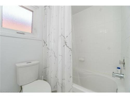 5528 Woodchase Crescent, Mississauga, ON - Indoor Photo Showing Bathroom