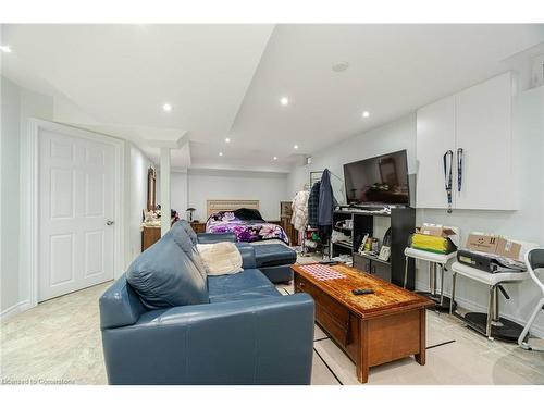 5528 Woodchase Crescent, Mississauga, ON - Indoor Photo Showing Living Room