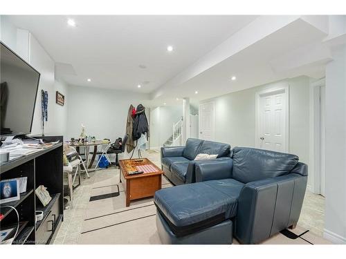 5528 Woodchase Crescent, Mississauga, ON - Indoor Photo Showing Living Room