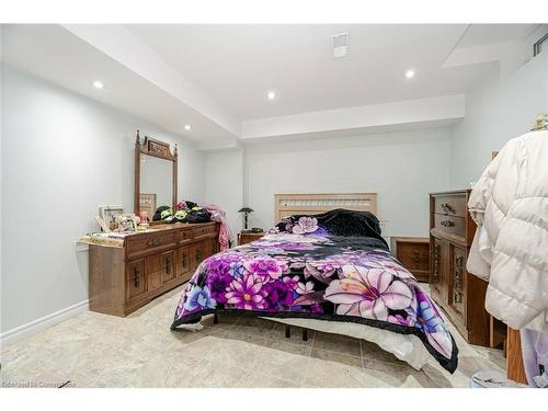 5528 Woodchase Crescent, Mississauga, ON - Indoor Photo Showing Bedroom