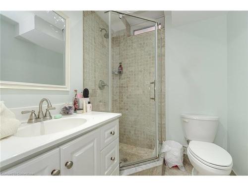 5528 Woodchase Crescent, Mississauga, ON - Indoor Photo Showing Bathroom