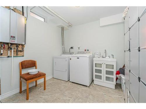 5528 Woodchase Crescent, Mississauga, ON - Indoor Photo Showing Laundry Room