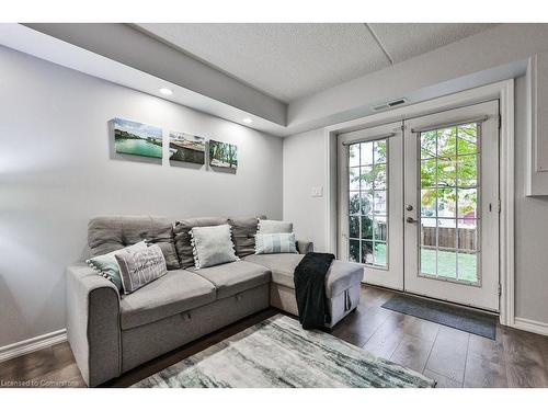 103-1460 Bishops Gate, Oakville, ON - Indoor Photo Showing Living Room