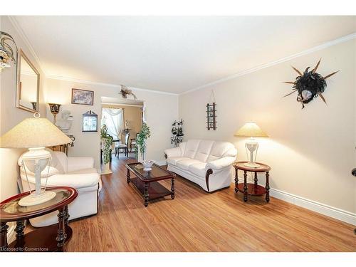 1230 Fleet Street, Mississauga, ON - Indoor Photo Showing Living Room