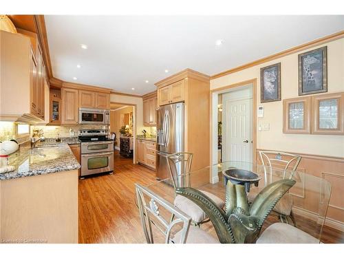 1230 Fleet Street, Mississauga, ON - Indoor Photo Showing Kitchen With Upgraded Kitchen