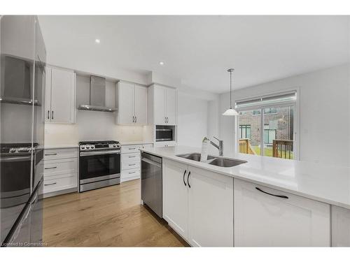 116 Shepherd Drive, Barrie, ON - Indoor Photo Showing Kitchen With Double Sink With Upgraded Kitchen