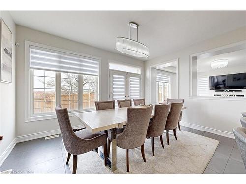 4 Brigham Avenue, Binbrook, ON - Indoor Photo Showing Dining Room