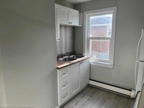 180 Pine Street S, Thorold, ON - Indoor Photo Showing Kitchen With Double Sink