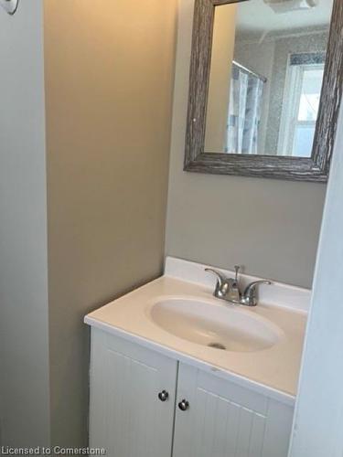 180 Pine Street S, Thorold, ON - Indoor Photo Showing Bathroom