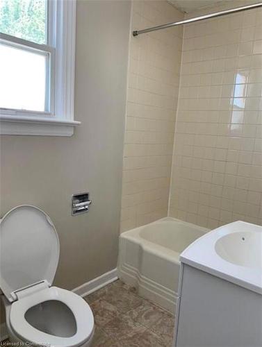 180 Pine Street S, Thorold, ON - Indoor Photo Showing Bathroom