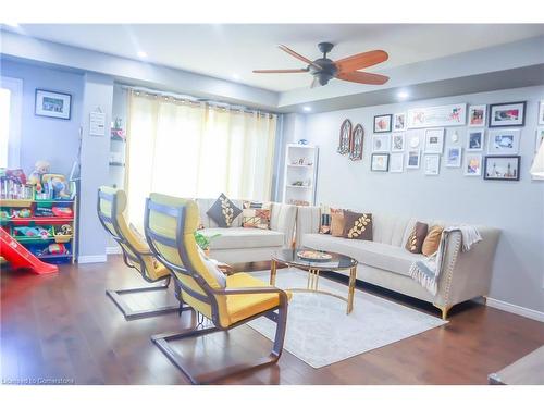 37-750 Lawrence Street, Cambridge, ON - Indoor Photo Showing Living Room