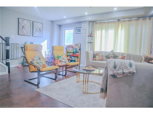 37-750 Lawrence Street, Cambridge, ON - Indoor Photo Showing Living Room