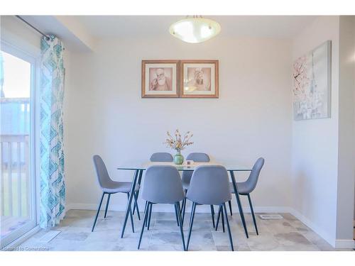 37-750 Lawrence Street, Cambridge, ON - Indoor Photo Showing Dining Room