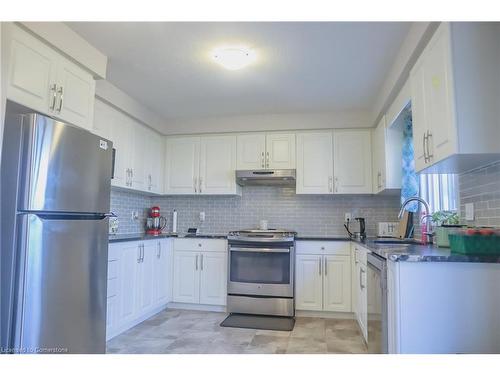 37-750 Lawrence Street, Cambridge, ON - Indoor Photo Showing Kitchen With Upgraded Kitchen