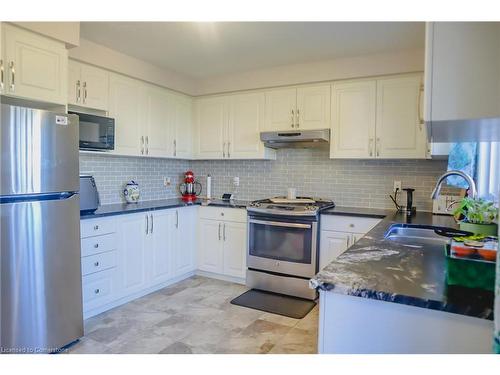 37-750 Lawrence Street, Cambridge, ON - Indoor Photo Showing Kitchen With Double Sink With Upgraded Kitchen