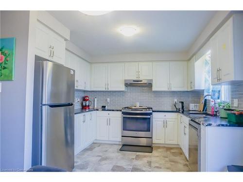 37-750 Lawrence Street, Cambridge, ON - Indoor Photo Showing Kitchen With Upgraded Kitchen