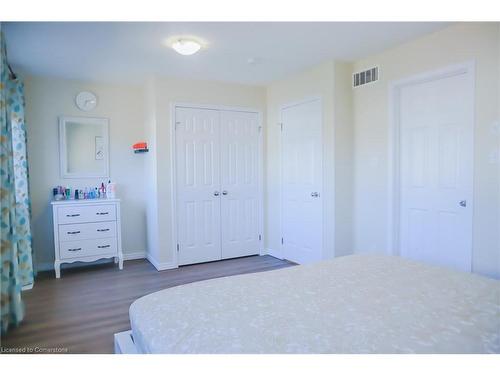 37-750 Lawrence Street, Cambridge, ON - Indoor Photo Showing Bedroom