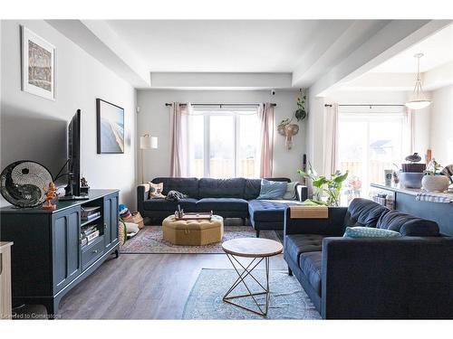 204 Sunflower Place, Welland, ON - Indoor Photo Showing Living Room