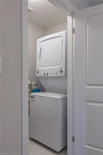 204 Sunflower Place, Welland, ON - Indoor Photo Showing Laundry Room