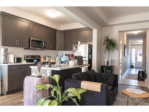 204 Sunflower Place, Welland, ON - Indoor Photo Showing Kitchen