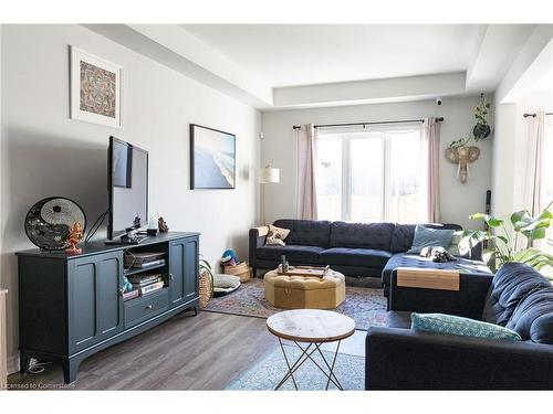 204 Sunflower Place, Welland, ON - Indoor Photo Showing Living Room