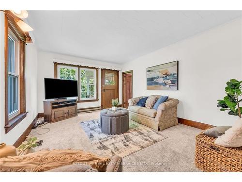 1045 St. Johns Road E, Simcoe, ON - Indoor Photo Showing Living Room