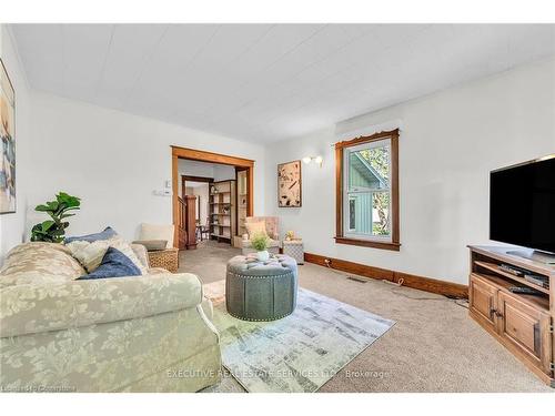 1045 St. Johns Road E, Simcoe, ON - Indoor Photo Showing Living Room