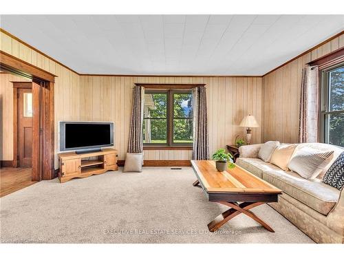 1045 St. Johns Road E, Simcoe, ON - Indoor Photo Showing Living Room