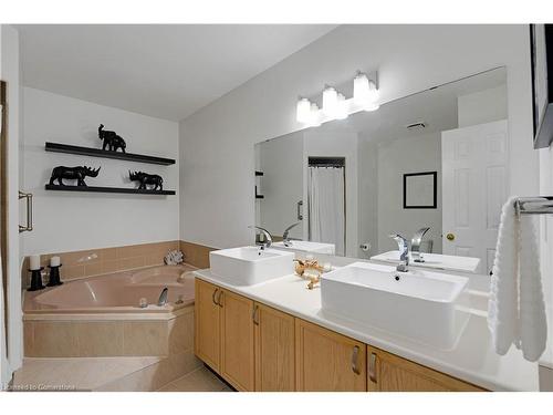 128 Edgewater Drive, Stoney Creek, ON - Indoor Photo Showing Bathroom