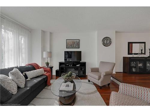 128 Edgewater Drive, Stoney Creek, ON - Indoor Photo Showing Living Room