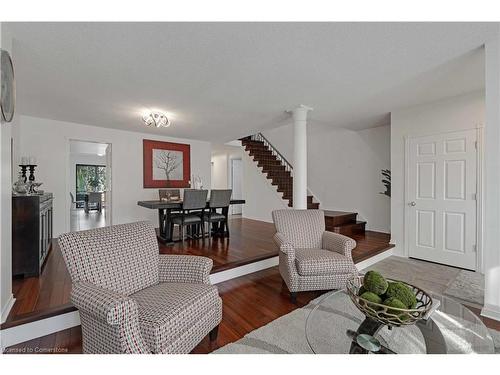 128 Edgewater Drive, Stoney Creek, ON - Indoor Photo Showing Living Room